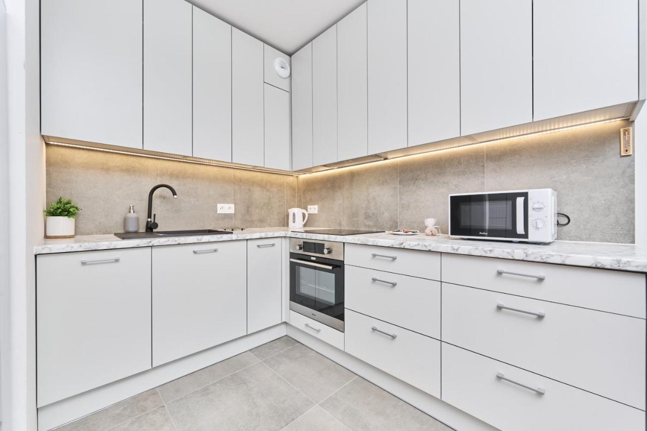 Apartment Wichrowa With Free Garage Wroclaw By Noclegi Renters Exterior foto