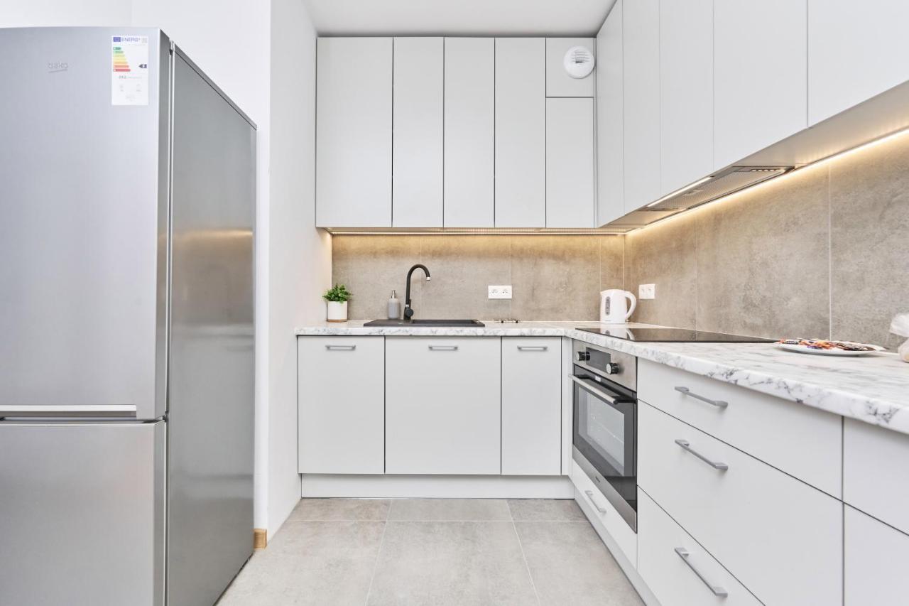 Apartment Wichrowa With Free Garage Wroclaw By Noclegi Renters Exterior foto